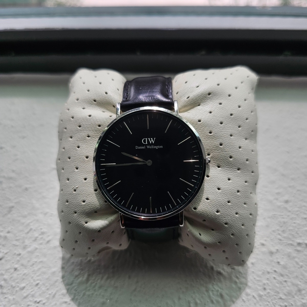 Daniel Wellington Black Dial Silver Case Men's Leather Strap Watch